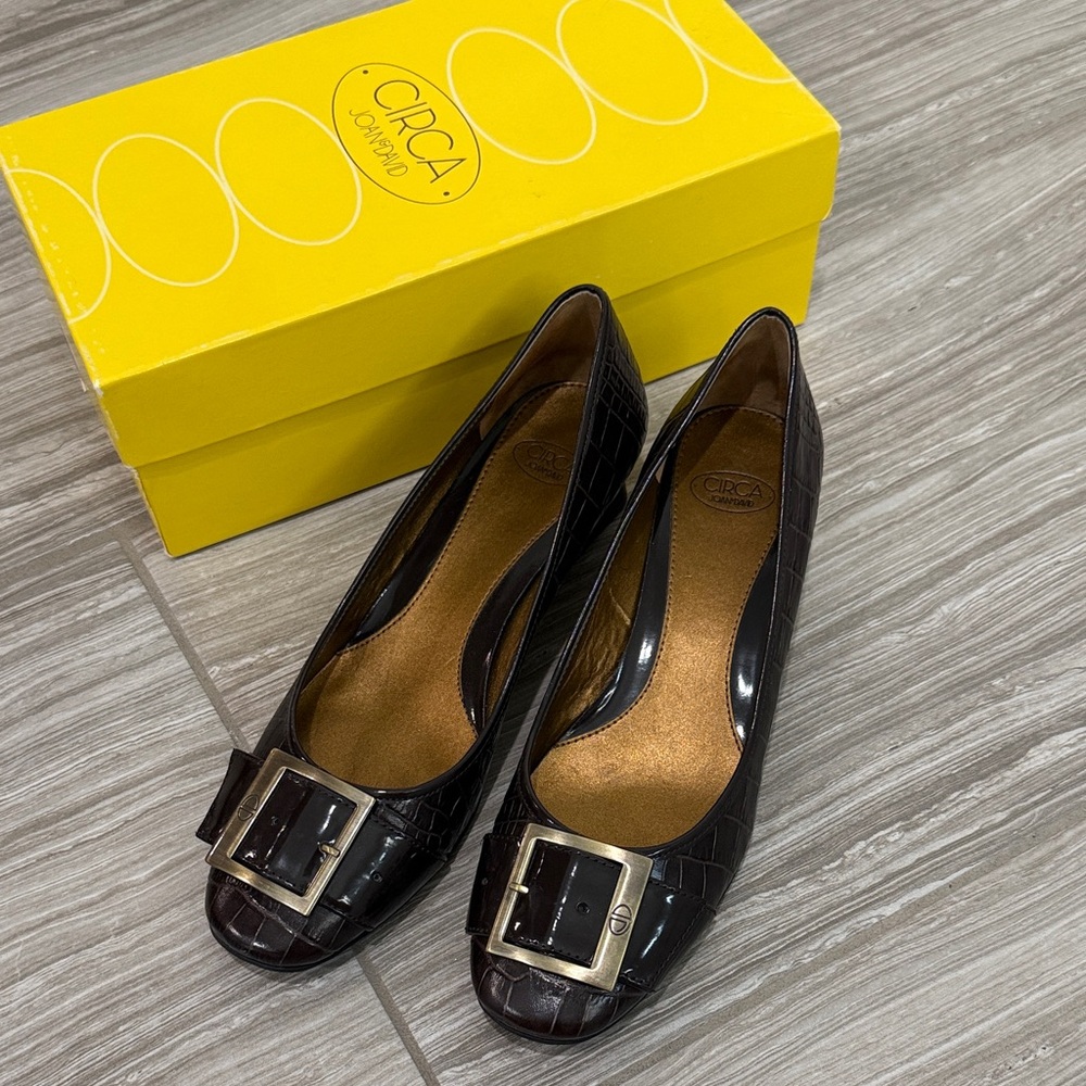 Circa Joan & David CJ Quincy heels dark brown croc with buckle toe size 8